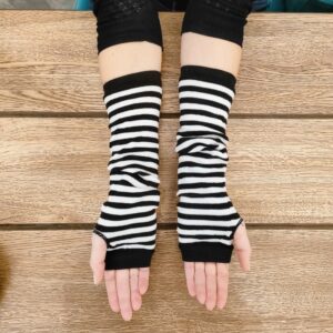 Перчатки без пальцев женские, митенки, чёрно-белые.