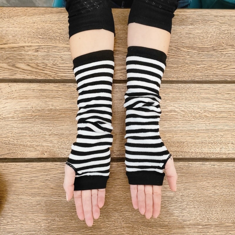 Перчатки без пальцев женские, митенки, чёрно-белые.