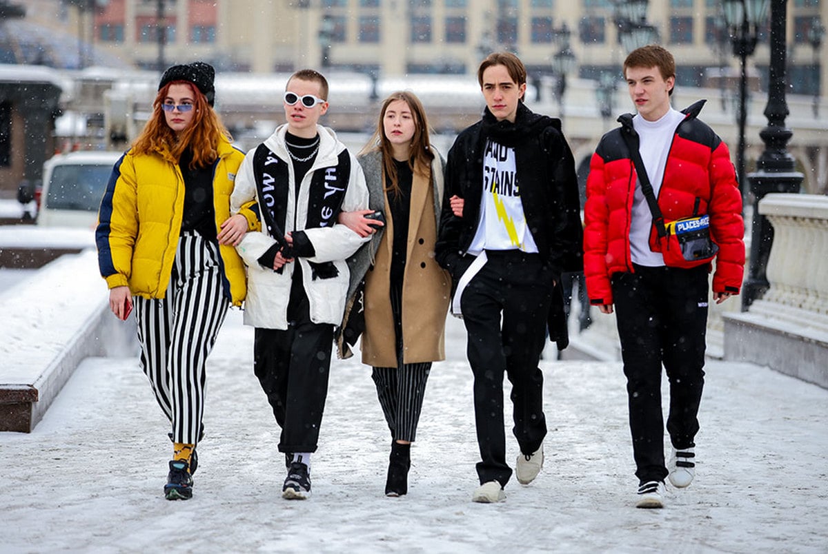 Русские подростки улица. Современная мода молодежи. Одежда современной молодежи. Современная Молодежная одежда. Нынешняя мода молодежи.