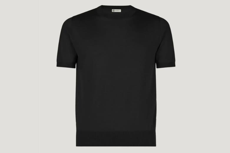 модные черные футболки