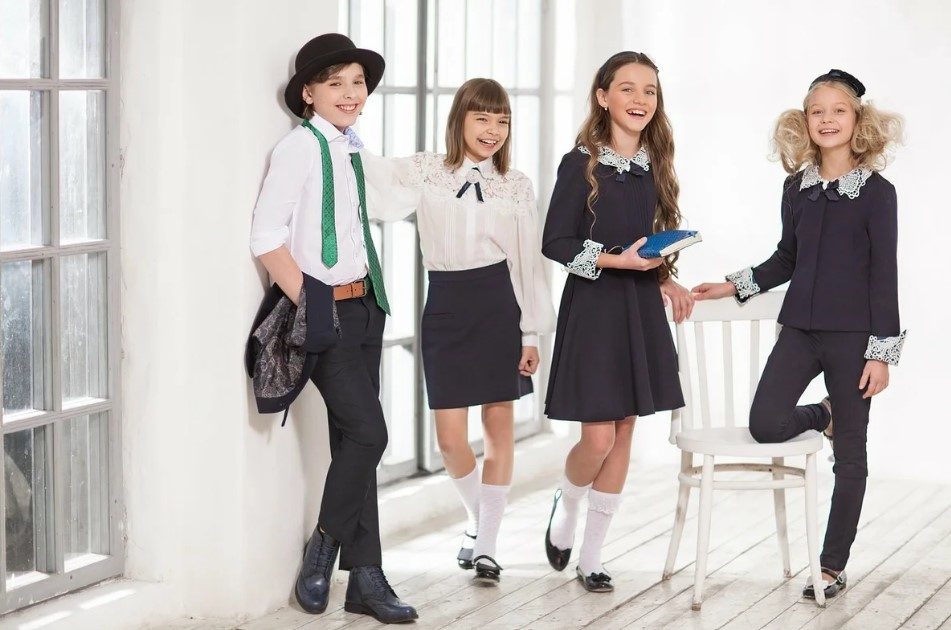 Как модно одеться в школьную форму подростку
