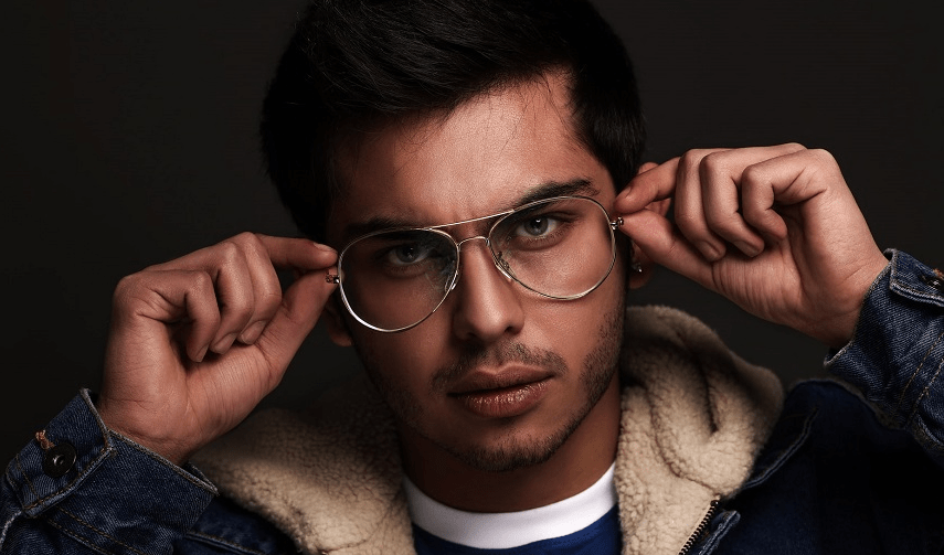 Как носить очки и быть стильным с любым образом